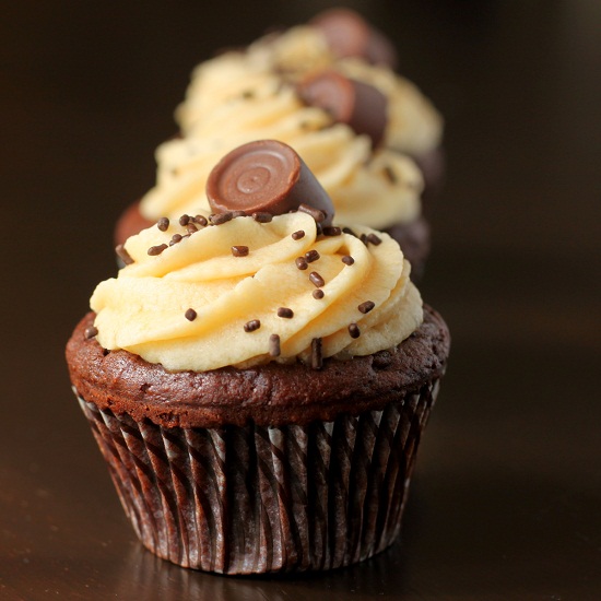 Chocolate-Cupcakes-with-Salted-Caramel-Buttercream